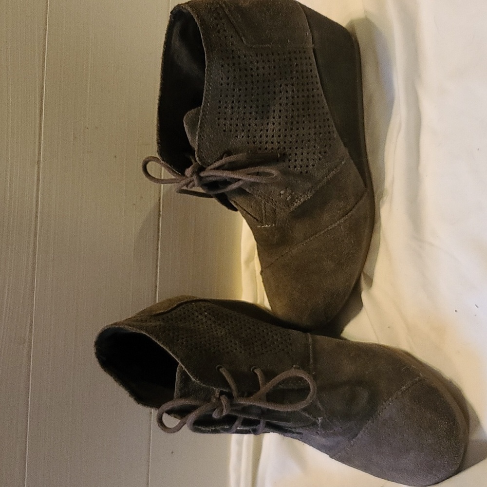 Tom's  suede ankle boot with heel
